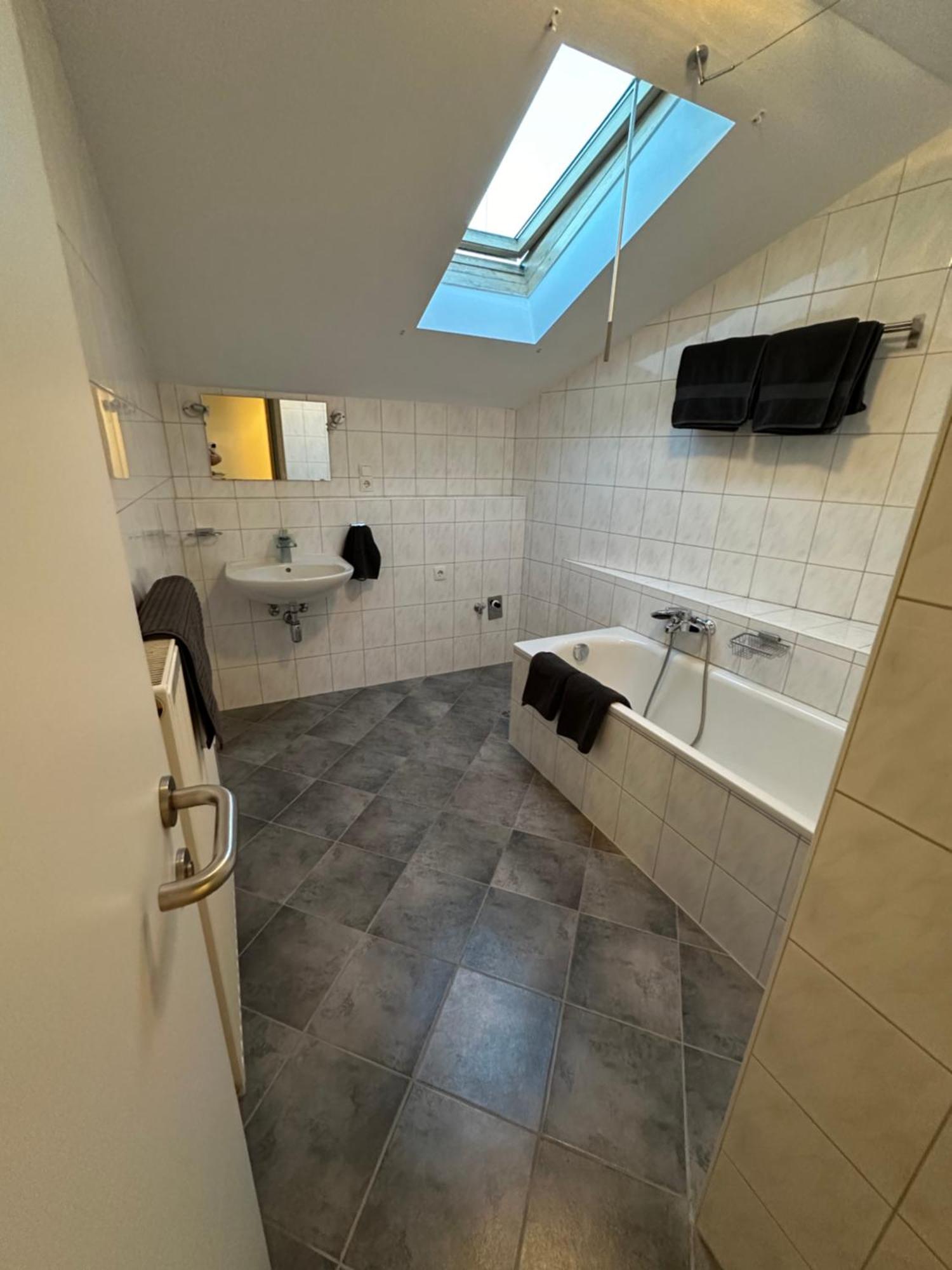 Geraeumiges Sonniges Apartment Mit Bergblick Imst Exterior foto